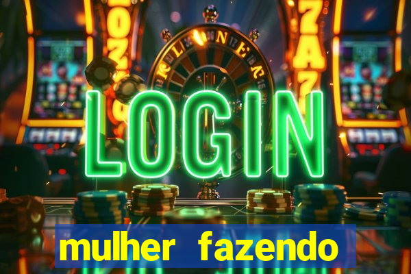 mulher fazendo strip tease